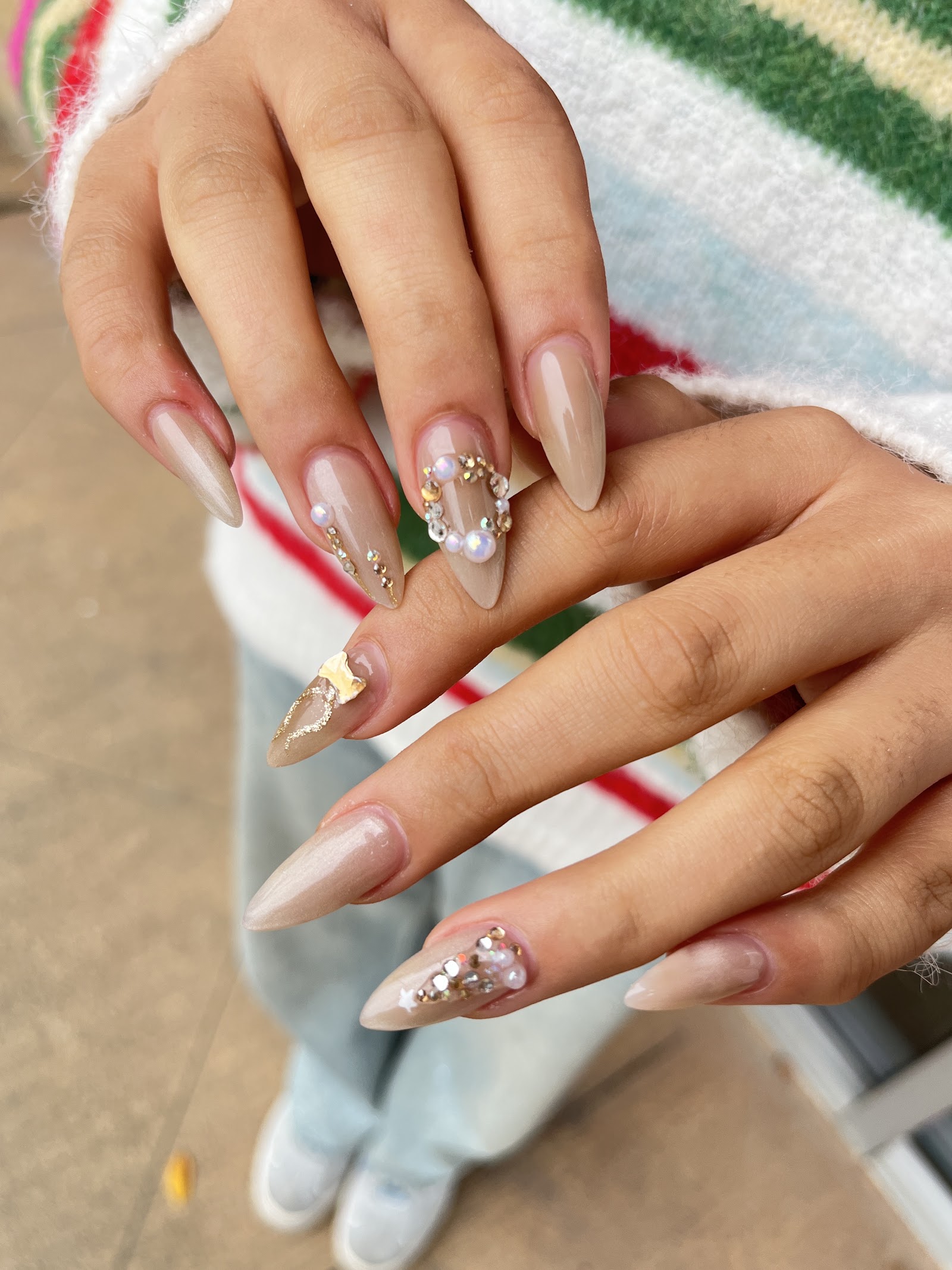 Relax Nails & Spa logo